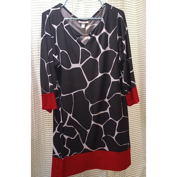 dressbarn Dresses & Skirts - Women's Dress Barn Black & White Giraffe Print Dress W/Red Accent  Size 14